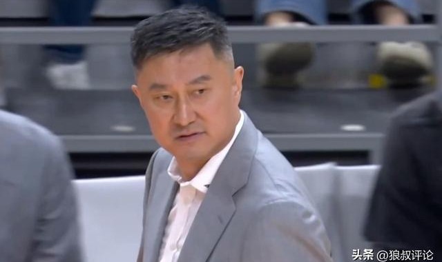 pp电子APP-杨鸣：杜锋4个月前还是全运会冠军 达不到球迷预期争议就立刻出来