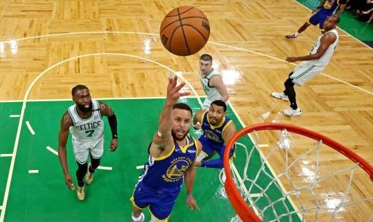 pp电子首页-【圆桌】库里挤进历史前10？距离GOAT讨论还多远？