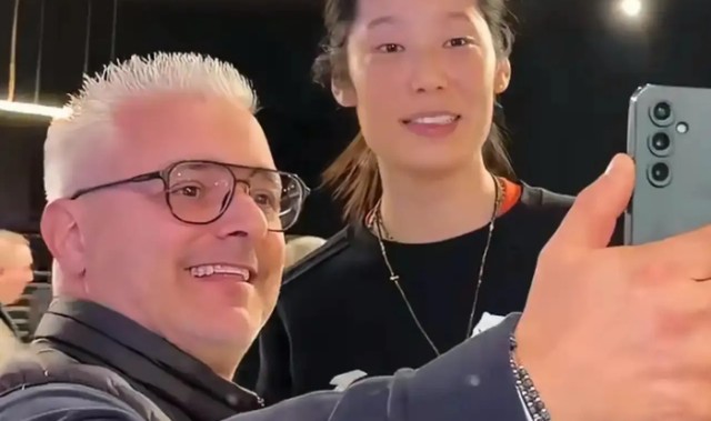 pp电子首页-续约科内！朱婷用顶薪打服黑子：31岁无休扛队，这才是女排真传奇|中国女排|科内利亚诺|精神|意甲|世锦赛_新浪体育_新浪新闻