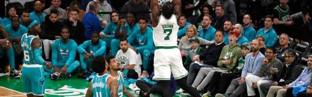 pp电子平台-季前赛首战收获41分大胜！新帅为球队进攻奠定基调