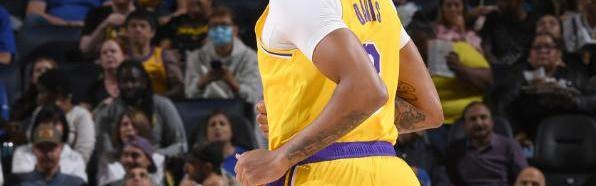 勇士暴露前场防线隐患 库里开始在防守端指挥交通